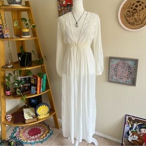 white flyaway cardigan 🕊️